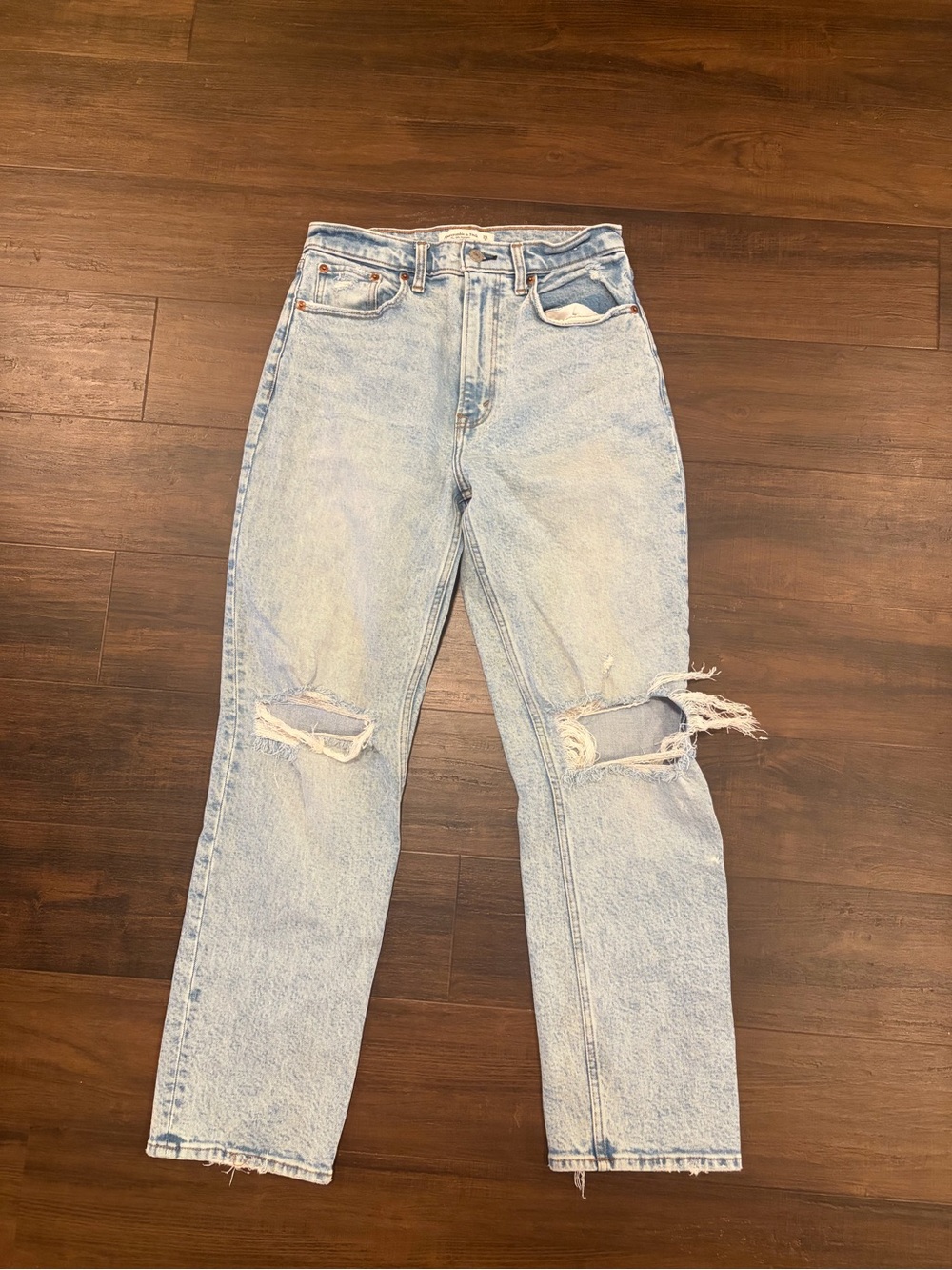 Abercrombie Women’s 6 The 90s Straight Ultra High Rise Light Wash Jeans